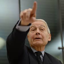 Queen's 'inept' aides face call to resign over investments