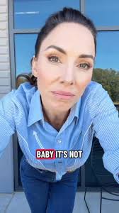 I could not keep it together when this regal beast at the gym photo bombed  my insta story 🤣