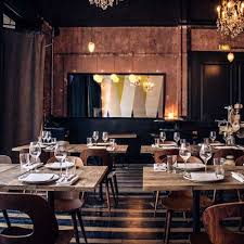 And If The Full Dressing Was The Perfect Parisienne For Sale This Dream Comes True Fashionista With An Auc Design De Restaurant Interieur De Restaurant Maison