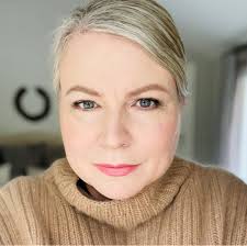 Sandra Kaminski's Instagram, Twitter & Facebook