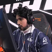 aki ♡ 🦊9️⃣ (@finralenjoyer)