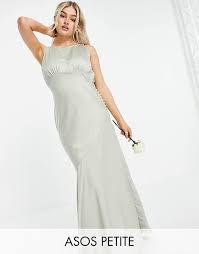 Non è detto che gli abiti da cerimonia debbano essere indossati solo in occasione di un matrimonio o di un battesimo: Abbigliamento Da Cerimonia Petite Completi E Blazer Petite Asos