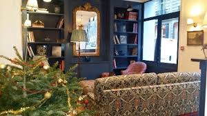Si vous voulez que votre petit salon soit bien aménagé, il faut garder la pièce toujours bien rangée. Petit Salon Picture Of Maison Malesherbes Paris Tripadvisor