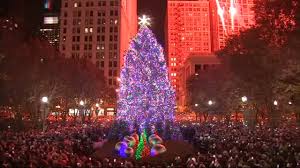 Chicago lights Christmas tree in Millennium Park - ABC7 Chicago