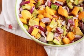 Recette De Salade D Avocat A La Mangue Et Oignon Rouge Recette Salade D Avocat Salade Mangue Avocat Salade Pour Barbecue