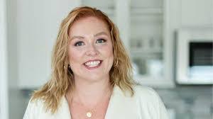 Holly Bollinger's Instagram, Twitter & Facebook