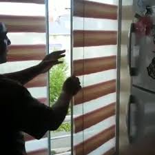 İkili tül stor perde montajında en yeni tekniklerin kullanıldığı perde montaj videolarımızı izleyip hızlı ve kolay perde montajı. Luks Perde Cam Balkon Sistemi Zebra Uygulamasi