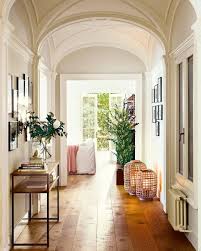 Blanco Arena Gris Claro Verde Agua Y Azul Cielo Bien Combinados Estos Cinco Colores Pueden Transmi Narrow Hallway Decorating Hallway Decorating Home Decor