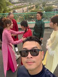 cảm ơn cả nhà thân yêu một năm qua luôn ủng hộ, động viên Vinh, chúc cả nhà  yêu thương một năm mới an lành, mạnh khoẻ, đủ đầy và hạnh phúc