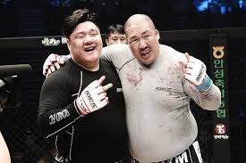 11 ekim 1970 doğumlu) , şu anda endonezya milli futbol takımını yöneten güney koreli eski bir oyuncu ve profesyonel futbol menajeri. Jerome Le Banner Injured Heo Jae Hyeok Steps In At Road Fc 53 Asian Mma