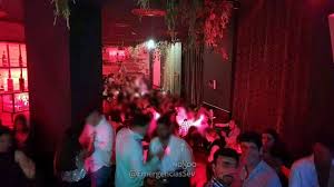Descubre gente en el chat más popular de sevilla. Desalojado Un Bar Del Centro De Sevilla Por Exceso De Aforo En La Noche De Halloween Radio Sevilla Hora 14 Sevilla Cadena Ser