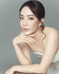 Mặc áo trắng cho trời nắng, ai ngờ mưa quá mưa.😝