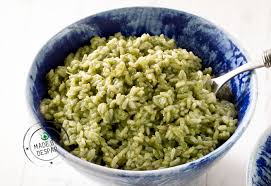 Lavate e asciugate bene la lattuga, poi frullatela con un cucchiaio di olio e unitela al risotto negli ultimi 2 di cottura. Riso Verde Con Lattuga Casa Di Vita
