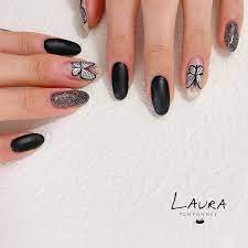 laura pomponnee 表参道 on instagram 2020 02 29 楠 咲祈様 9 25ji がご来店くださいました いつもありがとうございます 黒 シルバー 蝶 シンプルだけど贅沢ネイルです nailist オオクボ スタッ ネイル 蝶 シルバー