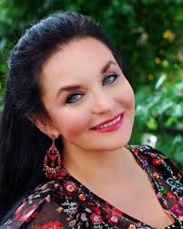 Country legend Crystal Gayle comes to Dosey Doe