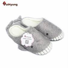 Descubre los modelos de pantuflas más originales y cómodas. 70 Zapatillas De Casa Muy Originales Hombres Mujeres