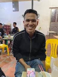 Bé bò qua lan can ban công căn hộ ở tầng 12a toà nhà 60b nguyễn huy tưởng ra phía bên ngoài khoảng 17h30 ngày 28/2, thấy bé gái ở bên ngoài ban công, một số ảnh chụp từ video. Fsfgzual4mnulm