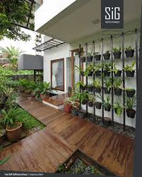 Dengan menanam kebun sayur, kamu tidak perlu lagi berbelanja banyak bahan makanan di pasar. Konsep Urban Farming Di Rumah Kebun Mandiri Pangan Ini Bikin Takjub Arsitag