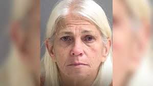 Man stabbed in Daytona Beach after offering to help 2 women