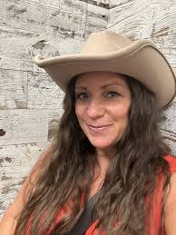 Melanie Steinberg's Instagram, Twitter & Facebook