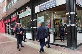 La casa del electricista es un pequeño comercio situado en barakaldo. Barakaldocomercial La Casa Del Electricista Es La Tienda Que Mas Productos Lg Vende En Espana