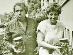4 iunie 1939, dolhasca, baia, azi suceava) este un actor român de comedie, care a contribuit la teatrul de revistă, televiziune și film. Drama Lui Alexandru Arsinel A SÄƒrbÄƒtorit Nunta De Aur InsÄƒ SoÅ£ia Lui Este ParalizatÄƒ Romania Azi