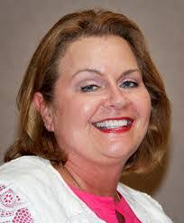 Elizabeth Lovett's Instagram, Twitter & Facebook