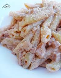 Come si prepara, quali sono gli ingredienti e come si presenta a tavola. Penne Al Baffo Il Piatto Semplice E Saporito Pronto In 5 Minuti