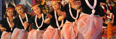 Men wear a dhoti, a jacket along with a white pagri or turban. Costumes Of Meitei Costumes Of Manipur Manipur Clothing Manipuri Traditional Dress Fibre2fashion