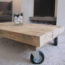 de salontafels van de restyle collection zijn gemaakt van oude plafondbalken daardoor zie je de geschiedenis in houten salontafels salontafel tafel op wielen