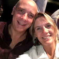 Con vos es 4 de noviembre cada media hora. Y por suerte. Gracias por tantos  momentos, por tanta vida. Por el camino recorrido y por el que vendrá, por  el que construimos