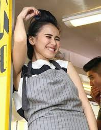 Dengan model rambut dikuncir, membuat tubuhnya sangat aduhai. Ahmadtommy On Twitter Ayu Ting Ting Uhh Https T Co Ztlurxoi43 Twitter
