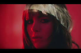 Clare McGuire : découvrez le clip du titre «Elizabeth Taylor»