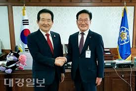 /연합뉴스정세균 국무총리가 지하철 안내방송을 통해 방역 직접 홍보에 나서 이목이 집중되고 있다. ìµœê¸°ë¬¸ ì˜ì²œì‹œìž¥ ì •ì„¸ê·  êµ­ë¬´ì´ë¦¬ ë§Œë‚˜ ê¸´ê¸‰í˜„ì•ˆ ê±´ì˜ ì˜ì²œ ì§€ì—­ë‰´ìŠ¤ ê¸°ì‚¬ë³¸ë¬¸ ëŒ€ê²½ì¼ë³´