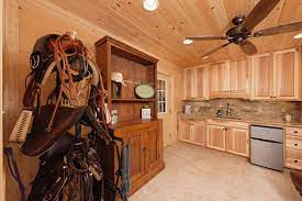 Dos and Don'ts for Making the Best of Your New Tack Room - Quarry View  Construction