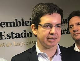 Randolfe frederich rodrigues alves, tem 46 anos, é senador pelo amapá pela rede sustentabilidade. No Ceara Senador Randolfe Diz Esperar Que Senado Mostre Autonomia E Barre Indicacoes De Bolsonaro Blog Edison Silva