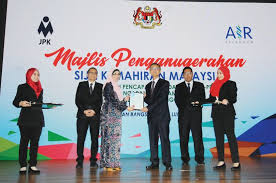 Persijilan kemahiran malaysia menyediakan suatu laluan kerjaya dan pembangunan diri yang menarik setanding dengan laluan kerjaya berasaskan kelayakan akademik. Loji Rawatan Air Selangor Diiktiraf Sebagai Pusat Bertauliah Sistem Latihan Dual Nasional Sldn Klik Mstar