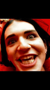 𝘉𝘳𝘪𝘢𝘯: “I had tonsillitis.“ 𝘚𝘵𝘦𝘧𝘢𝘯: “It's got a very suggestive  entrance.“ 𝘚𝘵𝘦𝘧𝘢𝘯: “It was sunny, it was a summer day. It was very  very hot. It was like a box, so no