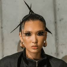 Top 3 Makeup Trends from New York and Paris Fashion Week 2023 — SWATCH