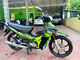 Dalam perlumbaan bermotor, yamaha lagenda 110 memperoleh reputasi sangat baik sebagai jentera perlumbaan memandangkan motosikal ini hampir kesemua kedudukan podium bagi setiap pusingan siri perlumbaan malaysian cub prix. Yamaha Lagenda 110z Tahun Menjual Motor Secondhand Facebook