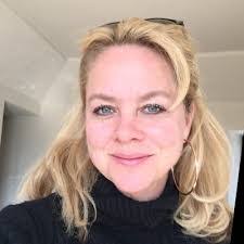 Laura Beil's Instagram, Twitter & Facebook