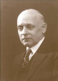 Gallery curator shows she's a glass act