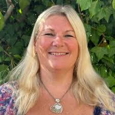 Hannah Chamberlin's Instagram, Twitter & Facebook