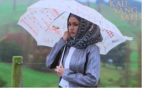 See all related lists ». Sedutan Novel Kau Yang Satu Perkahwinan Dilanda Badai Salina Akur Dengan Dugaan Gempak