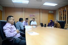 Jan 23, 2017 · saya amat tertarik membaca kenyataan yang dibuat oleh ketua pegawai eksekutif, institut kajian strategik islam malaysia (iksim), dato' prof. Lawatan Dari Wakil Institut Kajian Strategik Islam Malaysia Institut Pengajian Sains Sosial