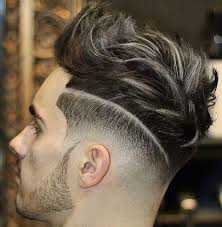 Parmi les types de dégradés avec cheveux frisés, vous avez la coupe avec trait, la coupe frisés courts avec dégradé. Epingle Sur Hair Men