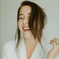 Erin Crooks's Instagram, Twitter & Facebook