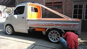 Berbagai pergantian lain juga diberikan pada bentuk cat bodinya yang amat unik. Modifikasi Grand Max Pick Up Berkepala Luxio