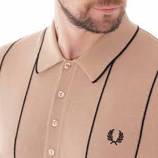 A timeless style, this replay polo shirt is made with a comfortable cotton that has a slight stretch for range of movement. Fred Perry Vertical Stripe Knitted Shirt Biscuit K6301 877