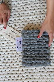 Wir zeigen ihnen, wie sie einen teppich in der größe 105 x 60 cm stricken und diesen auch noch mit fransen verzieren. Wenn Teppiche Glucklich Machen Sukhi Oh Jaja Blog